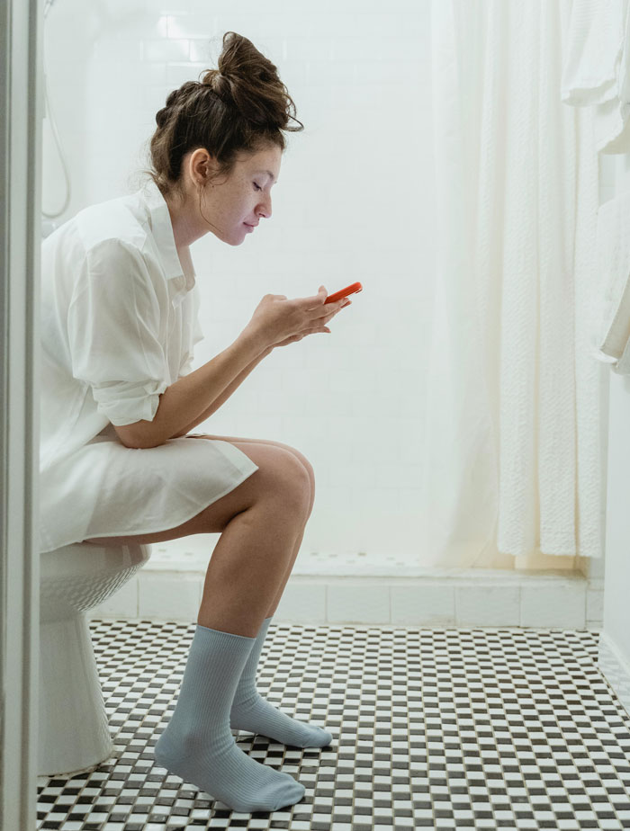 45 Things That Are Socially Acceptable For 1 Gender Only - 30