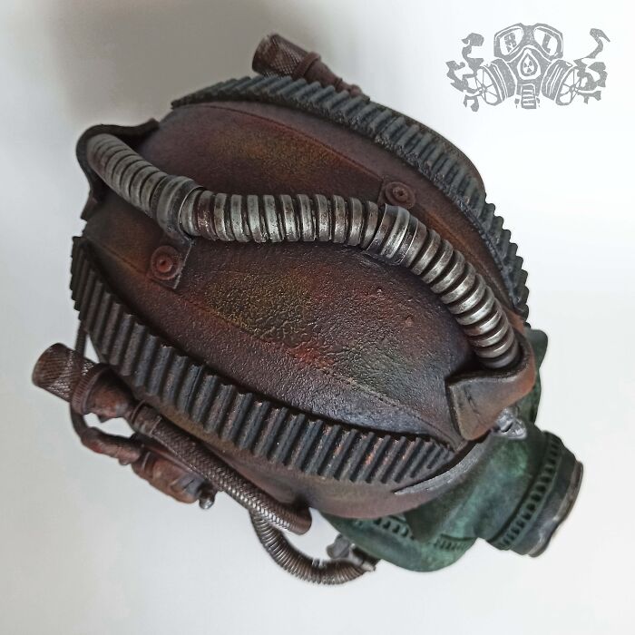 Here's What You Can Make From An Old Gas Mask And A Motorcycle Helmet (9 Pics)