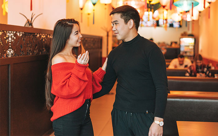 "No Good, We Go": Rude Waitress Assumes Man Doesn't Speak English, He Plays Along