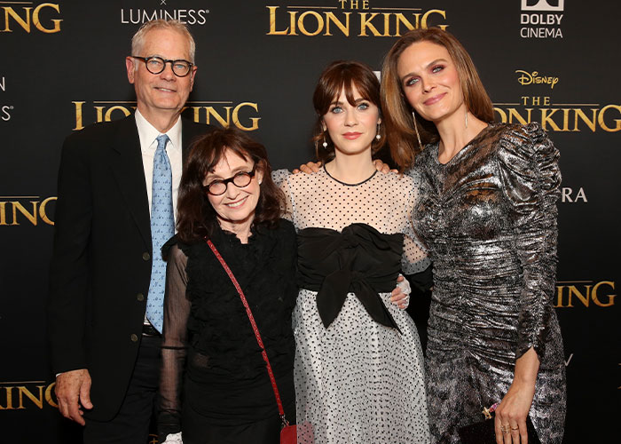 People Fume Over Zooey Deschanel Denying She’s A Nepo Baby - 3