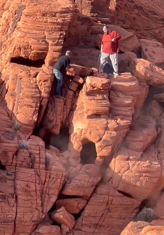 Internet Wants To Track Down Vandals Spotted Destroying Ancient Rock Formation In National Park Internet Wants To Track Down Vandals Spotted Destroying Ancient Rock Formation In National Park