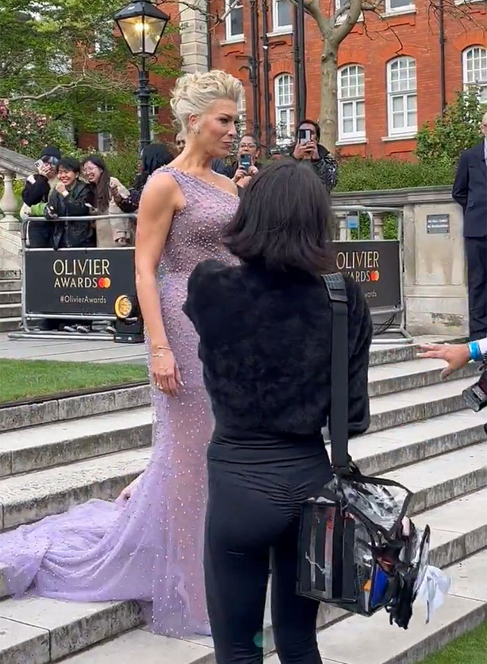 Hannah Waddingham Shuts Down "Misogynistic" Photographer Who Asked Her To "Show Leg" Hannah Waddingham Shuts Down "Misogynistic" Photographer Who Asked Her To "Show Leg"