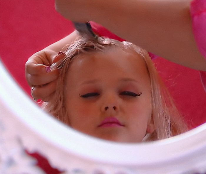 Internet Aghast Over JoJo Siwa’s Revelation Of Mother Bleaching Her Hair From Just 2 Years Old Internet Aghast Over JoJo Siwa’s Revelation Of Mother Bleaching Her Hair From Just 2 Years Old