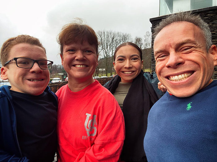 Fans Stunned After Warwick Davis Reveals His Wife Passed Away Nearly A Month Ago - 2