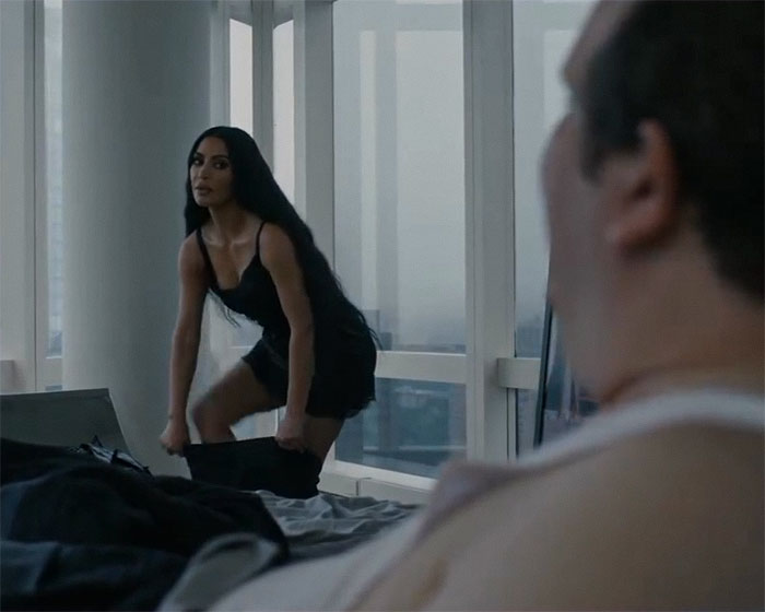 Kim Kardashian’s Co-Star Reveals What It Was Like To Get Intimate With Her On TV - 3