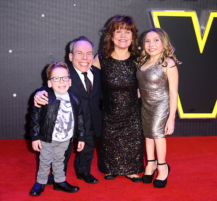 Fans Stunned After Warwick Davis Reveals His Wife Passed Away Nearly A Month Ago - 3