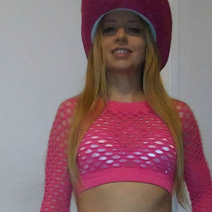 Amish Woman, Who Left Settlement At 17, Reveals How She Ended Up As A Stripper And An Addict - 4