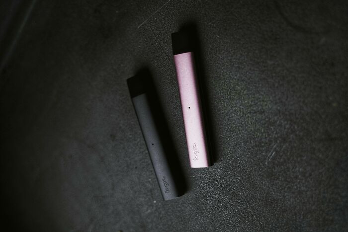 27 Addictions That Have Been Normalized So Much That They Aren’t Considered Harmful