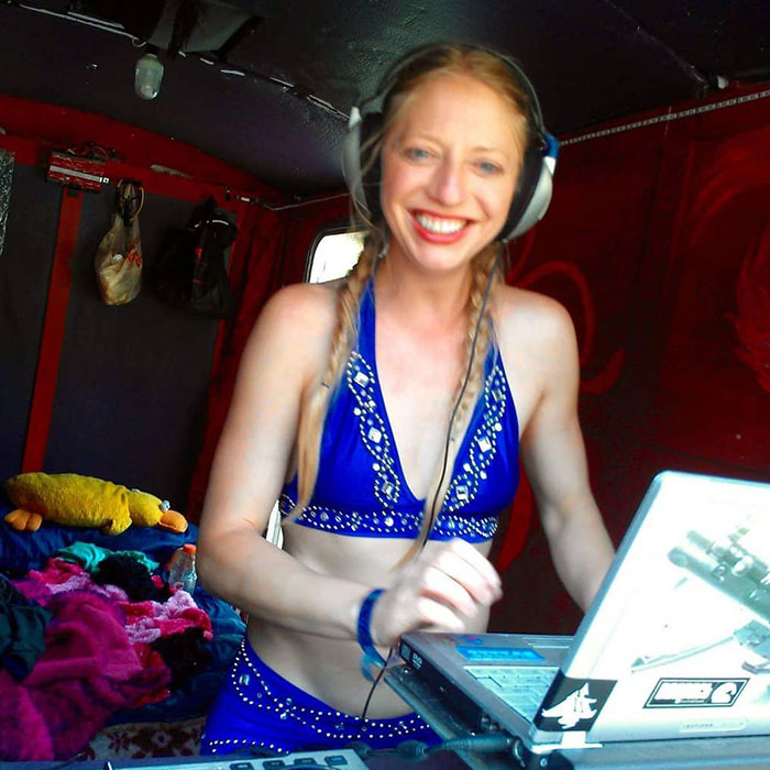 Amish Woman, Who Left Settlement At 17, Reveals How She Ended Up As A Stripper And An Addict - 5