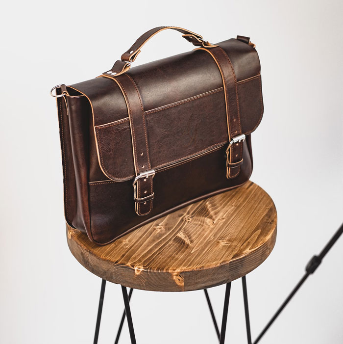 “If Lost, Please Mail To The FBI”: 30 Bizarre Things That Have Been Found In Hotel Rooms - 2