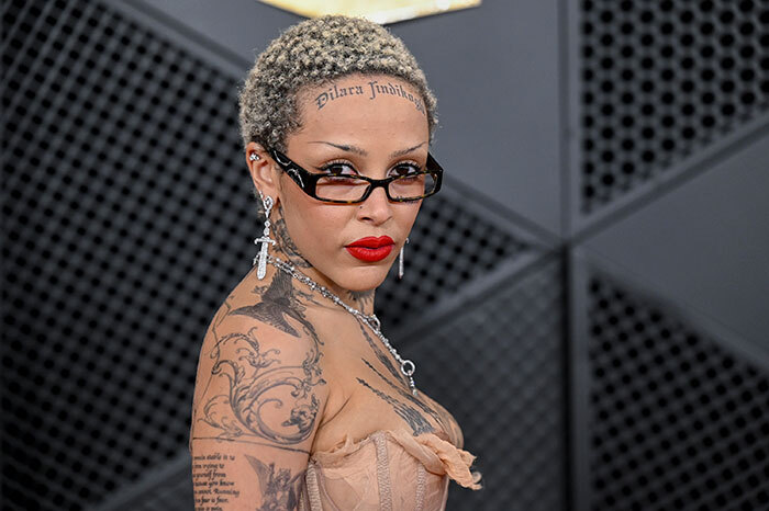 Doja Cat Hits Back At Trolls For Comparing Her Natural Hair To &ldquo;Pubic Hair&rdquo; And &ldquo;Popcorn&rdquo;