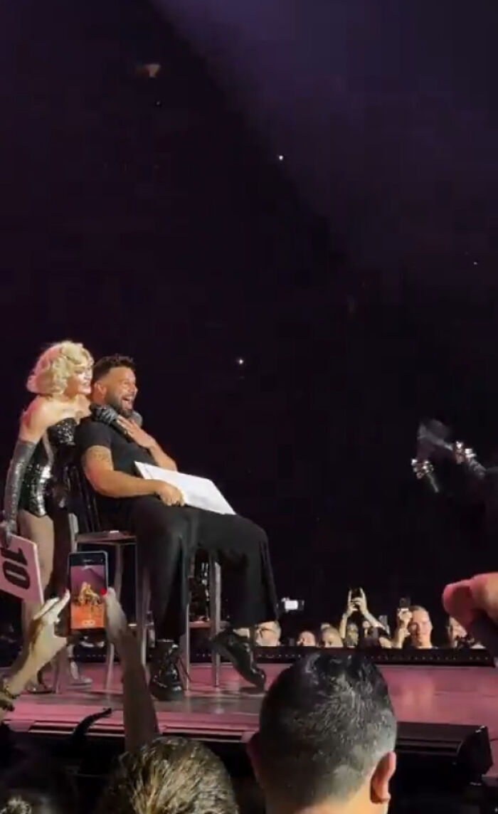 &ldquo;Address The Elephant In Your Pants&rdquo;: Fans Think Ricky Martin Was Aroused During Madonna Concert
