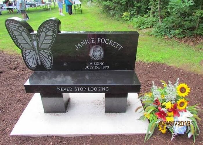 Interesting-Tombstones-Graves-Cemeteryporn