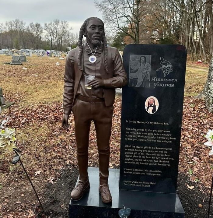 Interesting-Tombstones-Graves-Cemeteryporn