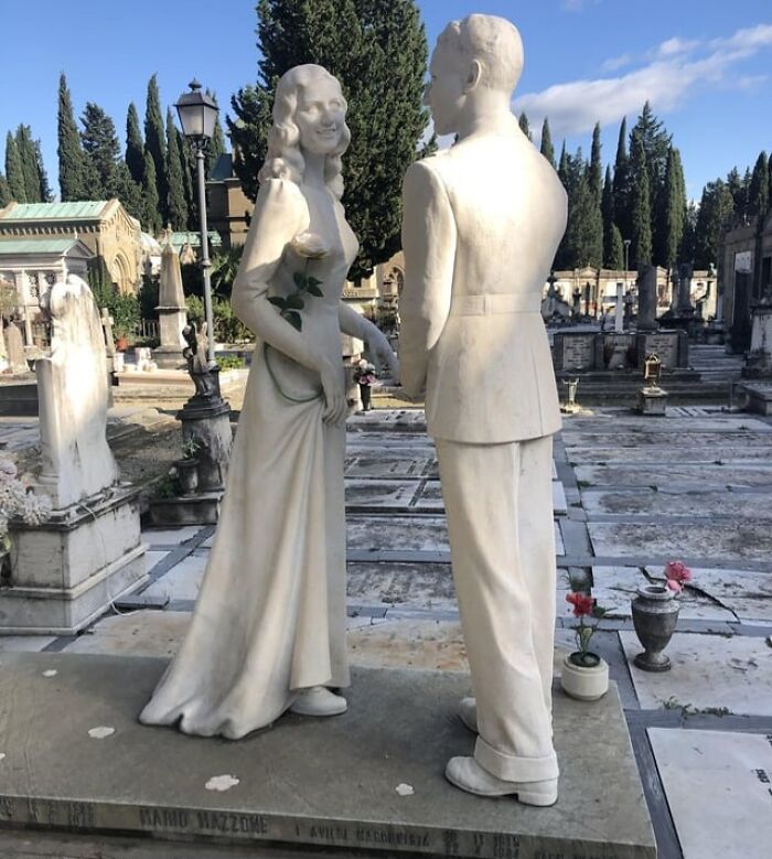 Interesting-Tombstones-Graves-Cemeteryporn