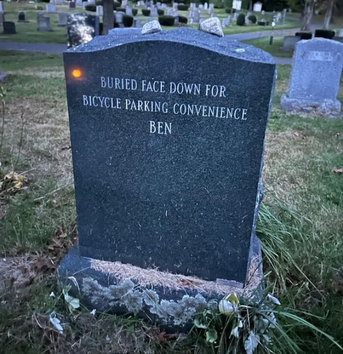 Interesting-Tombstones-Graves-Cemeteryporn