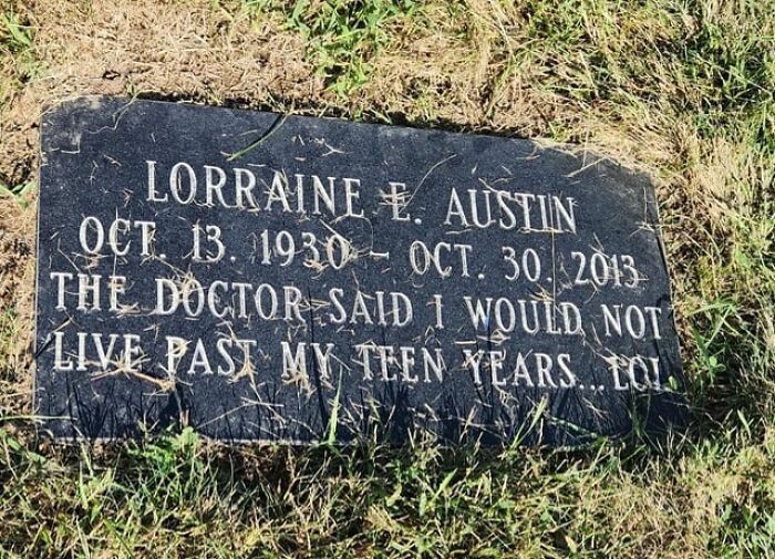 Interesting-Tombstones-Graves-Cemeteryporn