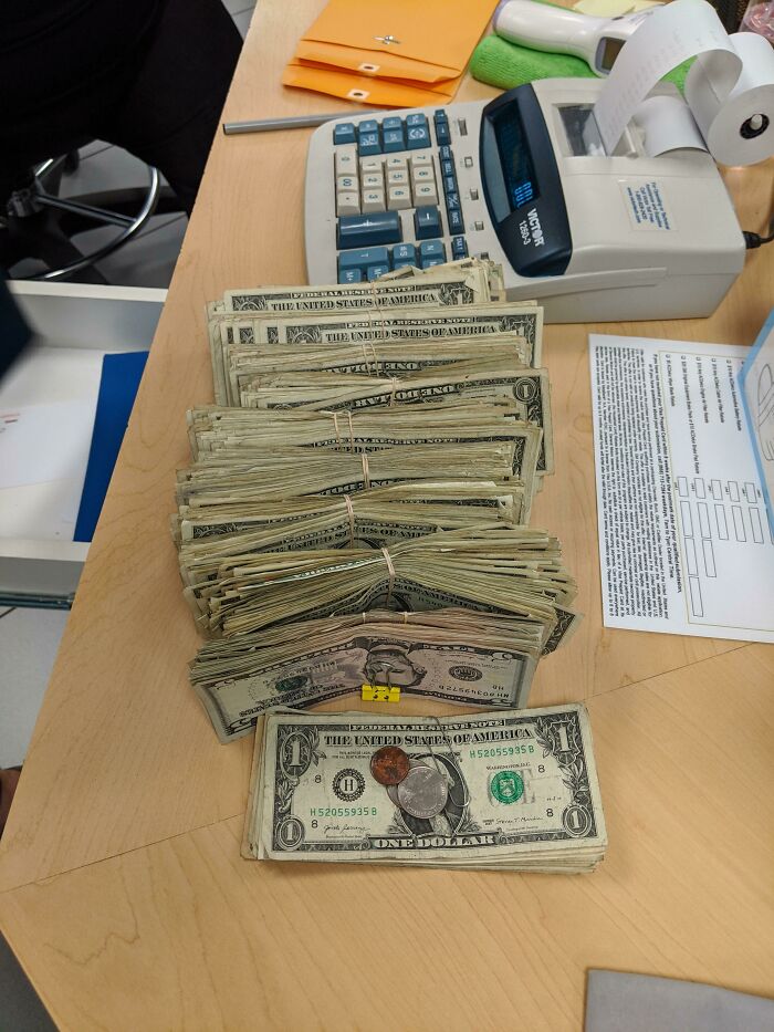 A Girl Who Works At Sonic Just Paid Her 1k Repair Bill With Mostly 1's And 5's. Mad Resolve