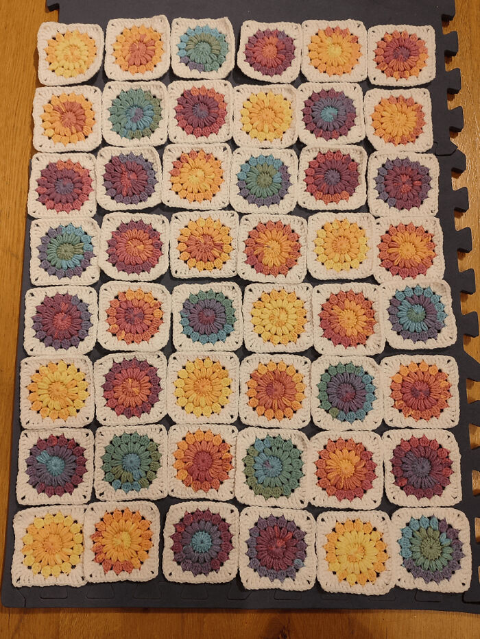 Sunburst Granny Square Arrangement