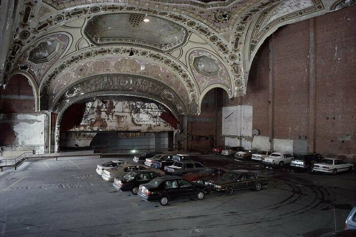 Teatro Michigan en Detroit. Cerró en 1976 y ahora se usa como aparcamiento