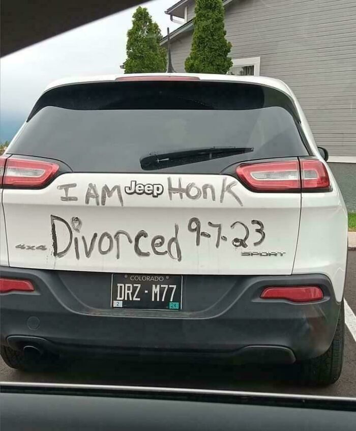 Jeep with message "I AM Honk Divorced 9-7-23" written on the back, showcasing a sign fail.