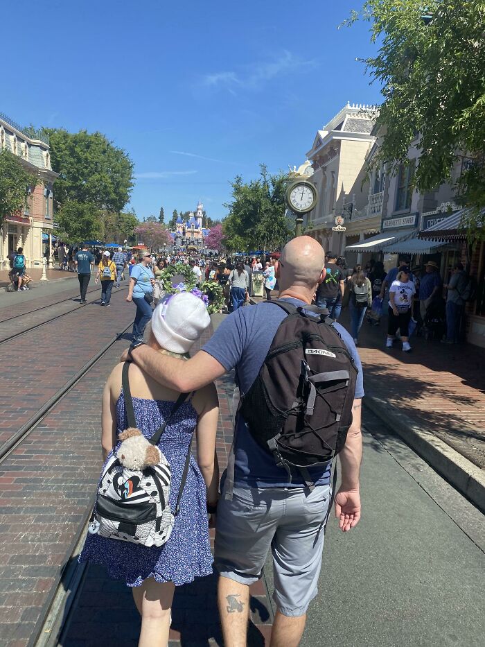 Ayer me dieron la custodia completa de mi hija de 13 años, soy feliz