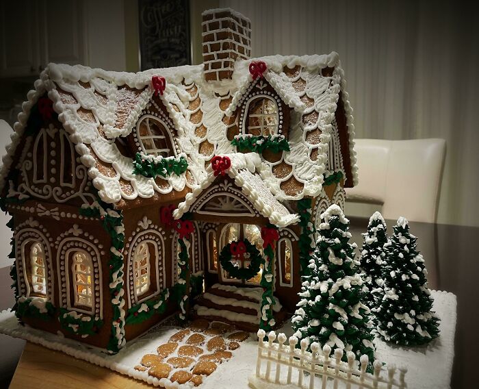 I Made A Christmas Centerpiece For My Kitchen Table