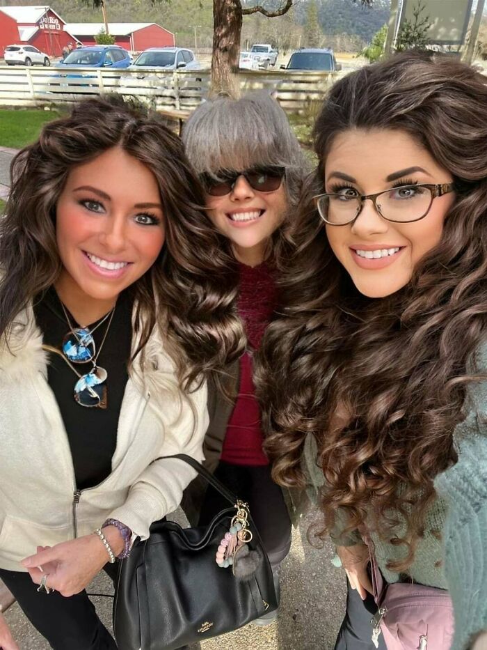 Facebook Friend Got Called Out For Editing. Included Photo She Posted, Her Post About It, And Non-Editied Pics Of Her And Her Daughter