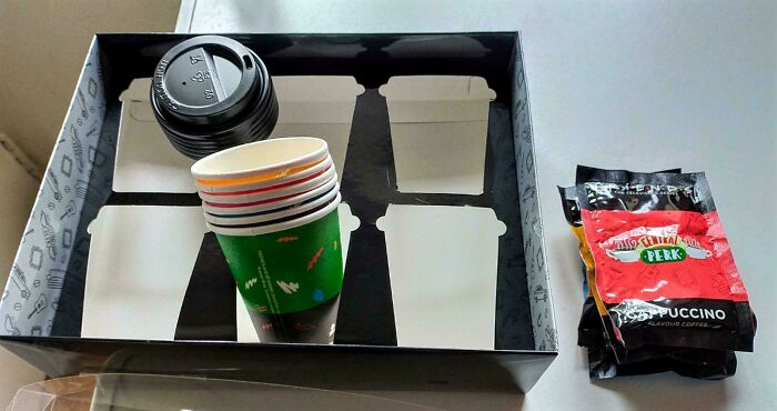 Product packaging fail with mismatched cup sizes and lids in Central Perk box.
