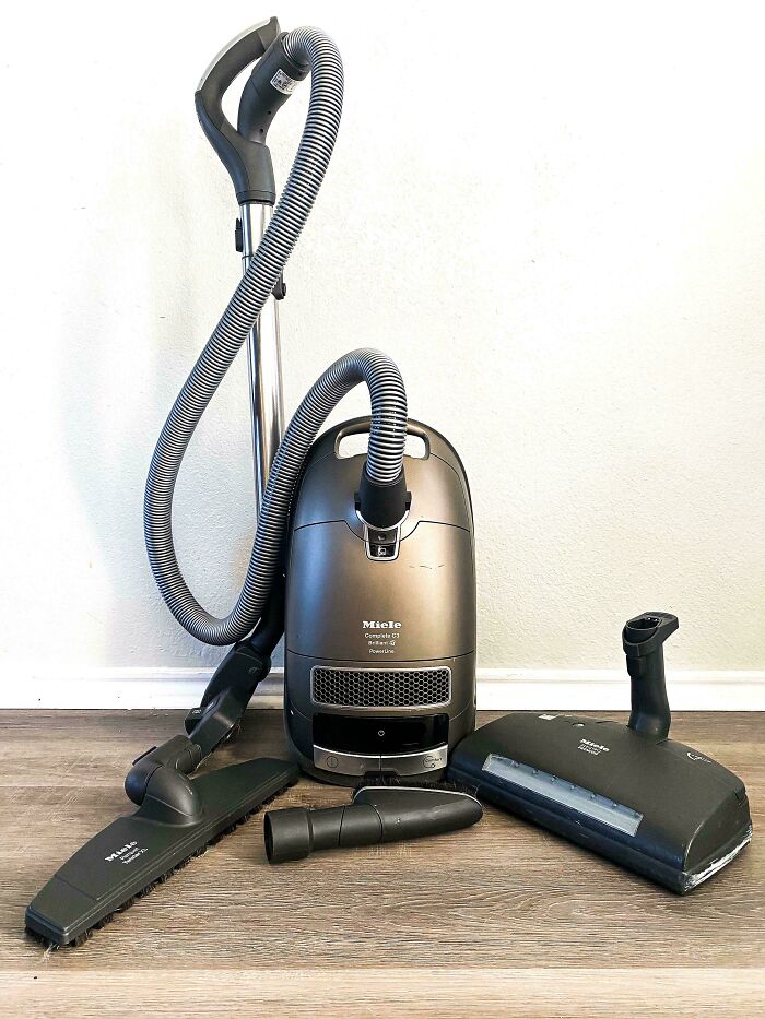 How I Got A $1789 Miele Vacuum On Marketplace For $80