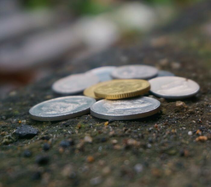 25 Hábitos que aún conservan quienes se criaron en la pobreza