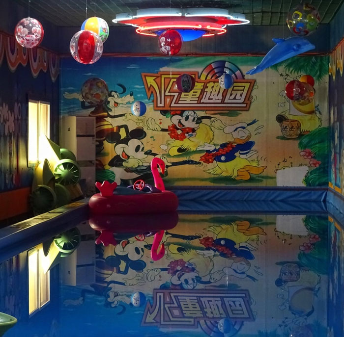 “From A Distance, It Looks OK”: Man Shares His Absurd Experience Visiting Beijing’s Amusement Park - 16