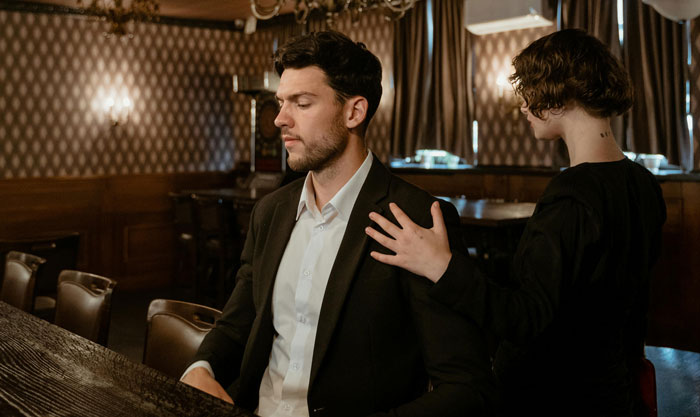 45 Things That Are Socially Acceptable For 1 Gender Only - 18