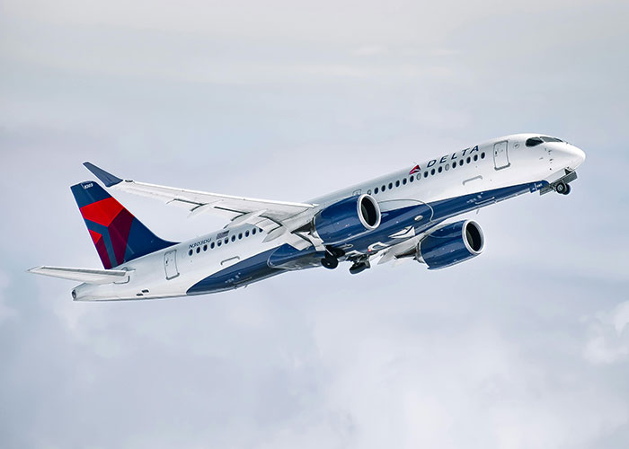 Woman’s Flying Faux Pas Sparks Heated Debate About Flight Etiquette - 1