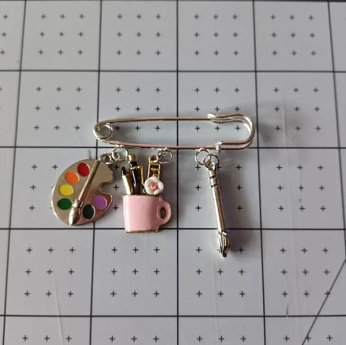  Colorful Artist Pin - A Truly Cute Accessory For Any Creative Soul!