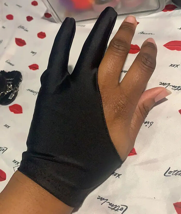Channel Your Inner Art Genius With This Two Finger Glove – Your Friend's Hand Will Thank You!
