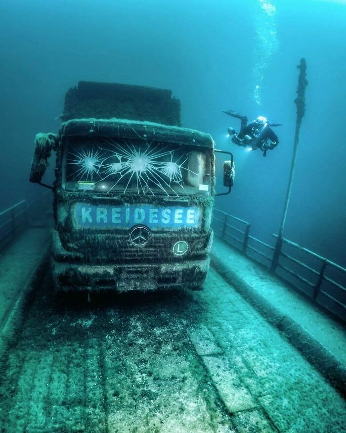 Deserted-Forgotten-Places-Pics