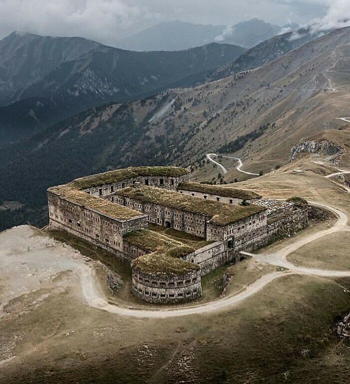 Deserted-Forgotten-Places-Pics