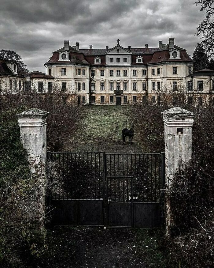 Deserted-Forgotten-Places-Pics