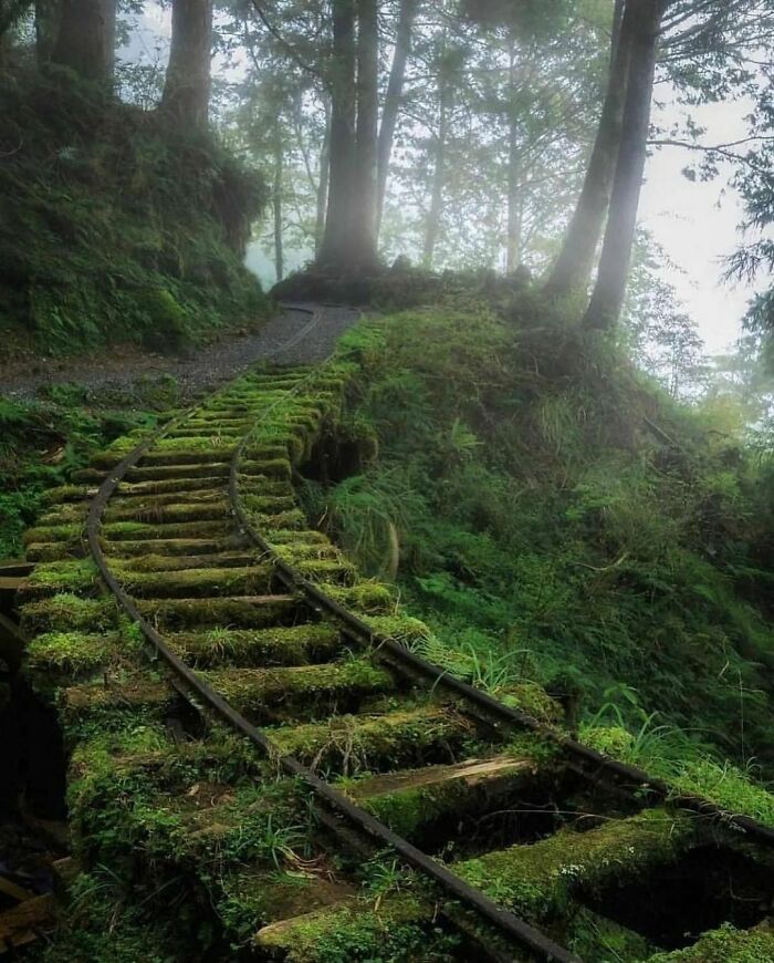 Deserted-Forgotten-Places-Pics