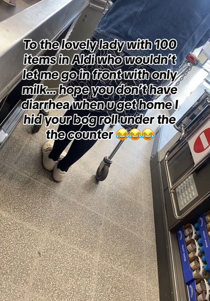 Shopper Is Praised For Seeking Revenge On Woman With Full Cart Who Wouldn’t Let Her Skip Line Shopper Is Praised For Seeking Revenge On Woman With Full Cart Who Wouldn’t Let Her Skip Line