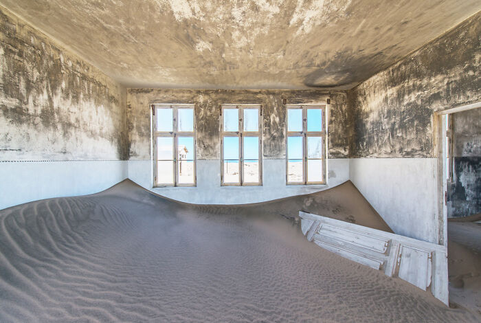 I Discovered The Forgotten Treasures Of Kolmanskop: A Namibian Ghost Town Featured In "Fallout" And "Mad Max" I Discovered The Forgotten Treasures Of Kolmanskop: A Namibian Ghost Town Featured In "Fallout" And "Mad Max"