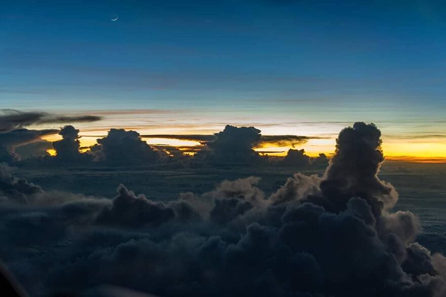 Flying High: Santiago Borja's Captivating Aerial Photography Above The Clouds (New Pics)