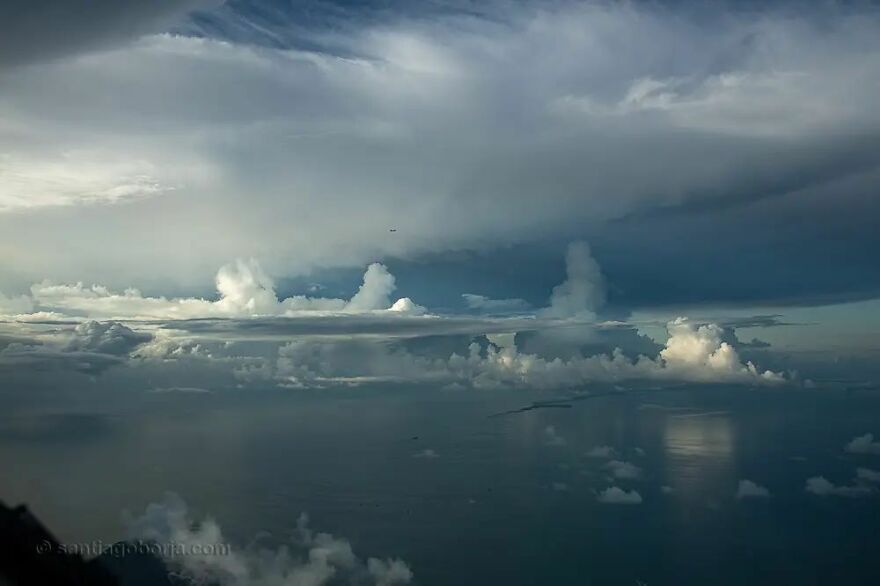 Flying High: Santiago Borja's Captivating Aerial Photography Above The Clouds (New Pics)