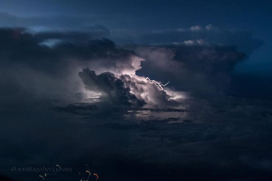 Flying High: Santiago Borja's Captivating Aerial Photography Above The Clouds (New Pics)