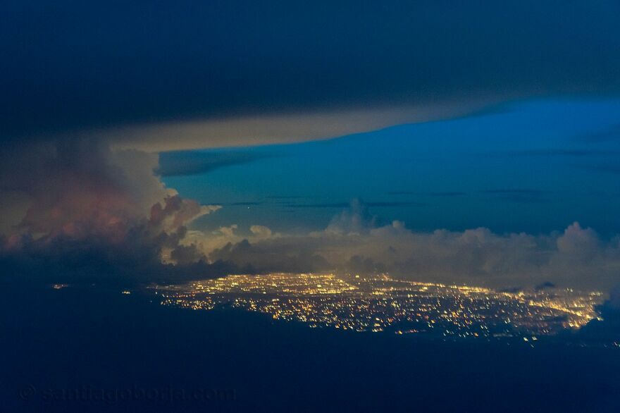 Flying High: Santiago Borja's Captivating Aerial Photography Above The Clouds (New Pics)