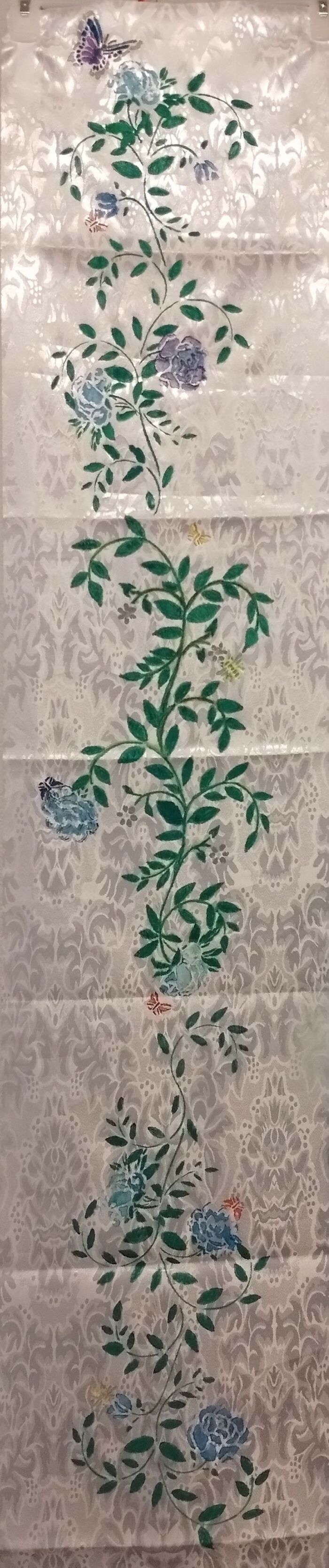 I Added This "Friendly Floral" To A Cheap ($1 USD) Table Runner