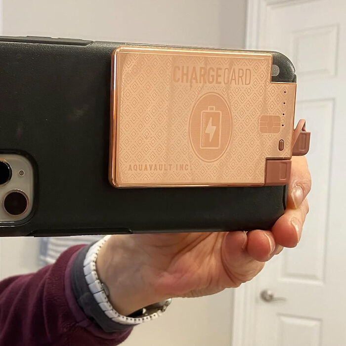 Slim, Sleek, Charged Up: Chargecard Ultra Thin Portable Power Bank - Your Pocket-Sized Battery Lifesaver!