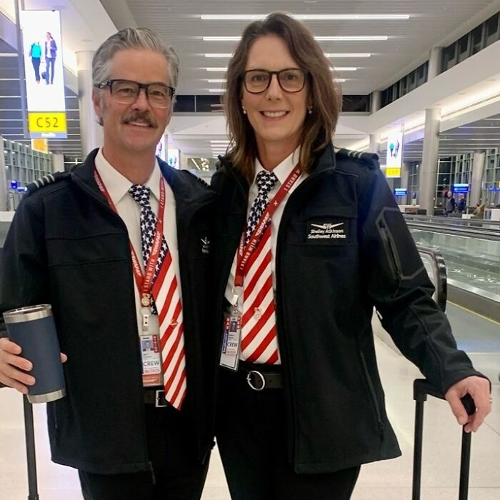 “Every Layover Is A Date Night” Husband And Wife Fly Commercial Planes Together - 9