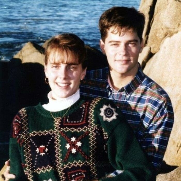 “Every Layover Is A Date Night” Husband And Wife Fly Commercial Planes Together - 6